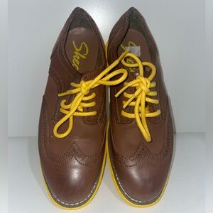 Skechers Oxford Shoes in Brown with Yellow Accents